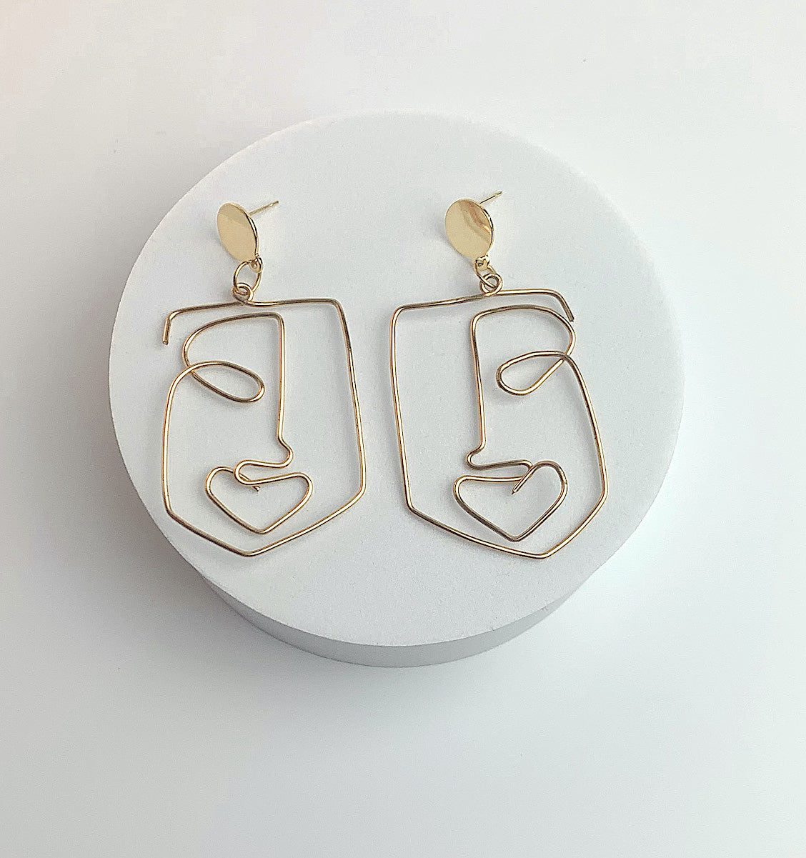 Willow Earring Abstract Face Wire Earrings – AIRI Jewelry Gallery